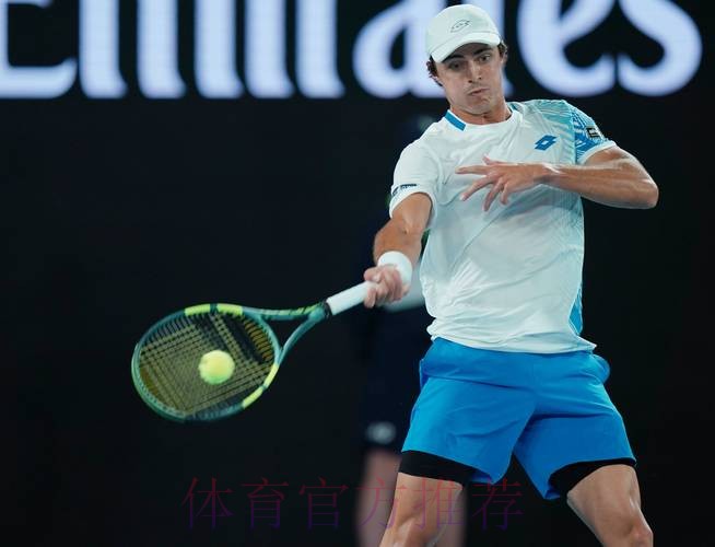 赢沃尔顿迎开门红 阿尔卡拉斯晋级澳网男单第二轮 赢沃尔顿迎开门红 阿尔卡拉斯晋级澳网男单第二轮